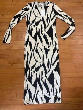 NWT Monki Black & Cream Long Sleeve Maxi Dress